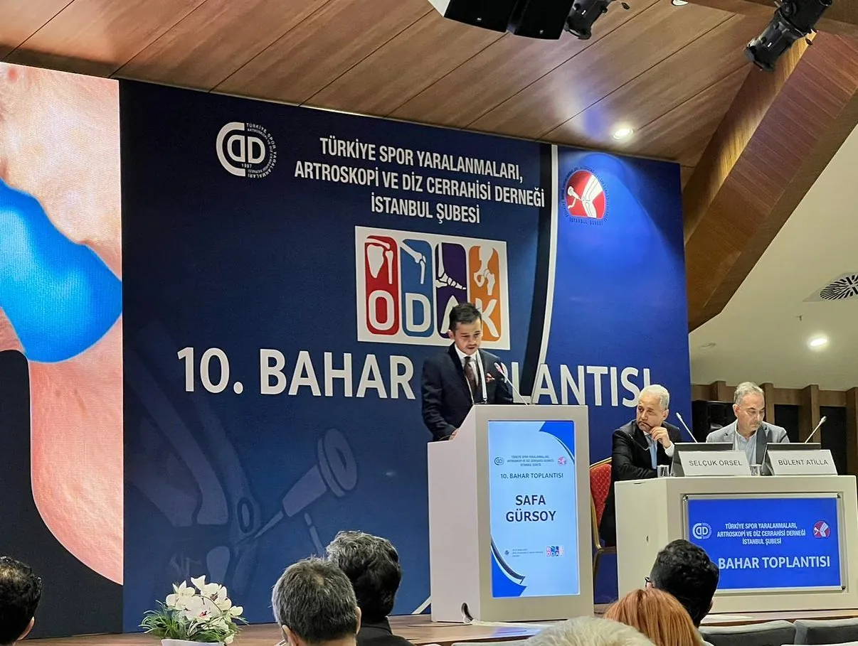 Prof. Dr. Safa Gürsoy, TUSYAD 10. Bahar Toplantısı'nda sunum yaparken